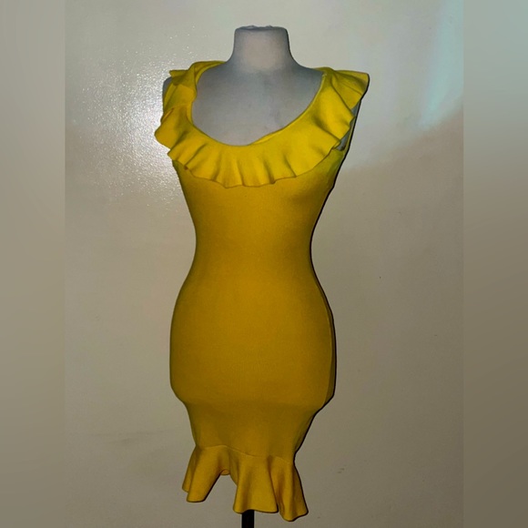 Yellow dress size small - Picture 2 of 7